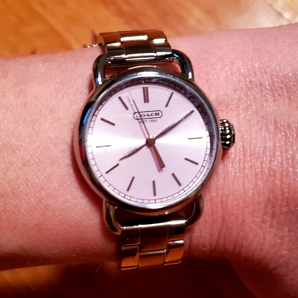 ❌SOLD❌ $398 COACH Pink Pearl Face Watch - Picture 3 of 5